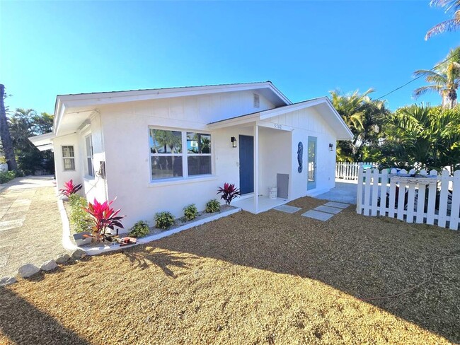 Photo - 5702 Carissa St