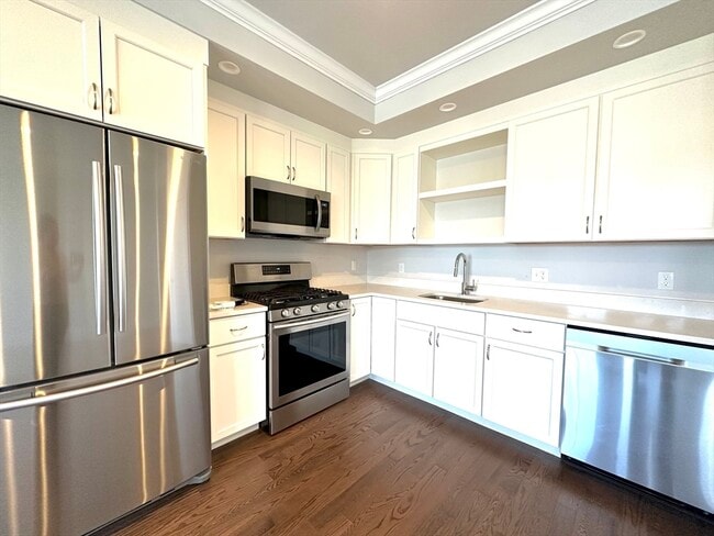 Building Photo - 371 Main St Unit 10