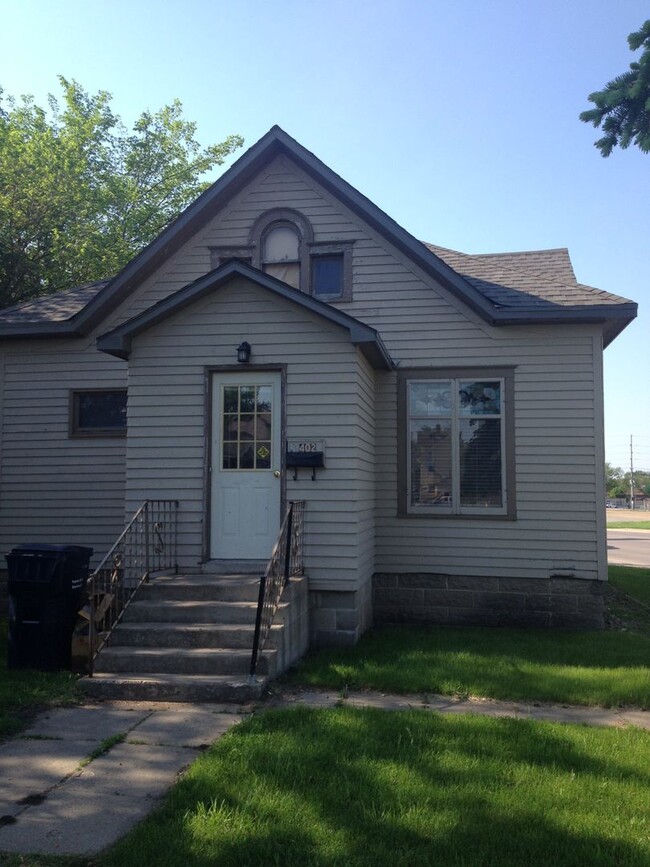 Building Photo - 3 Bed 1 Bath House