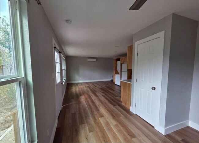 Photo - FOR LEASE!!