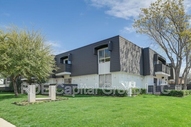 Photo - 2808 Throckmorton St Unit 212