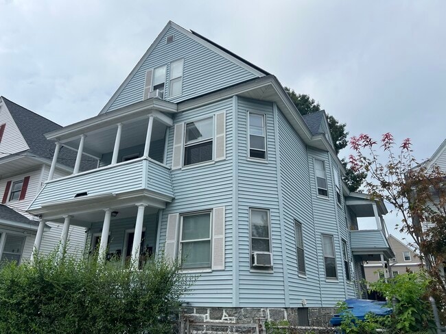 Building Photo - 264 Bailey St Unit 2
