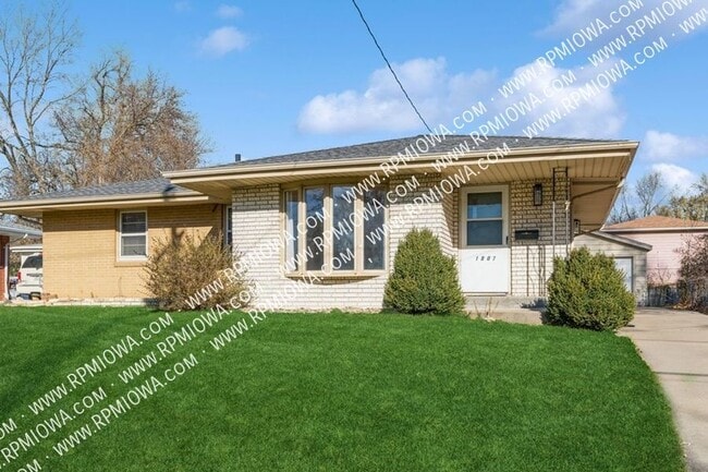Wonderful Brick Ranch in Beautiful West De... - Wonderful Brick Ranch in Beautiful West De...