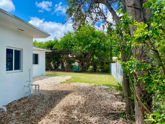 Patio privado - 1317 NE 116th St