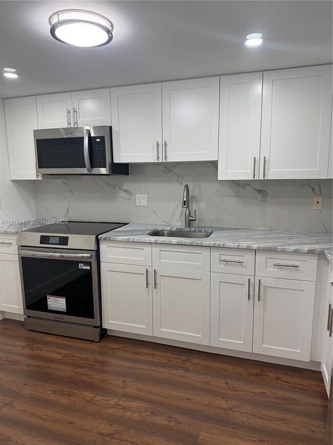 Building Photo - 3490 Foxcroft Rd Unit B114