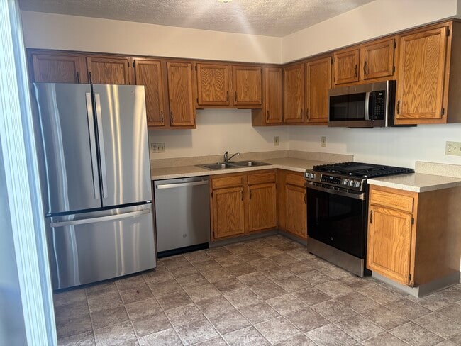 Building Photo - 2404 Deerfield Dr Unit 2404 Deerfield Drive