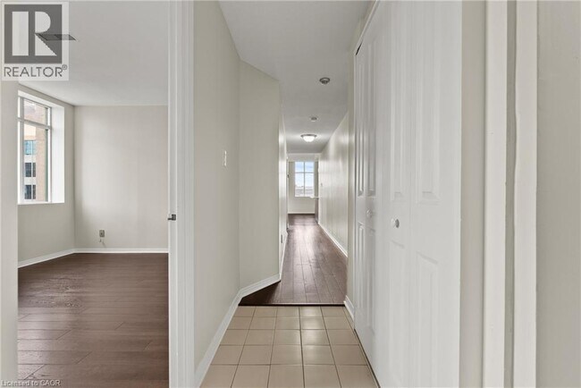 Photo - 36 James St S Unit 1402