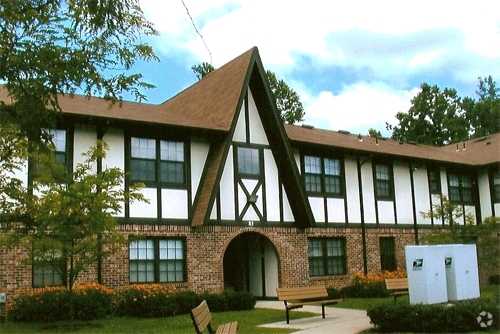 Building Photo - Tudor Gardens Rental