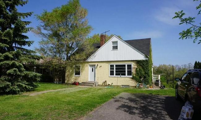 Large 1 bed 1 bath lower level duplex avai... - Large 1 bed 1 bath lower level duplex avai... Townhome