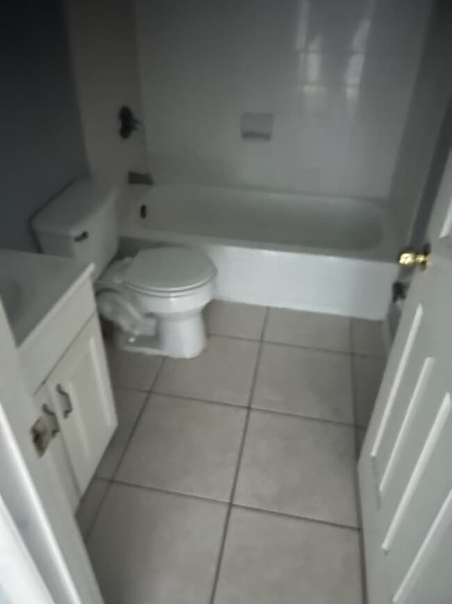 Photo - 2 bed 1 bath with 900 sf. Great location b...