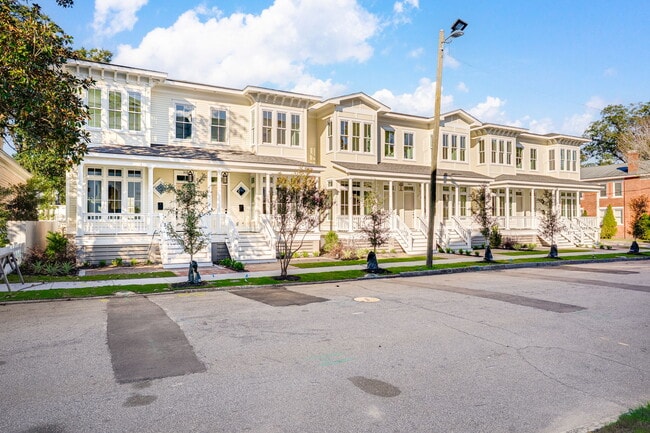 Photo - 302 W 38th St