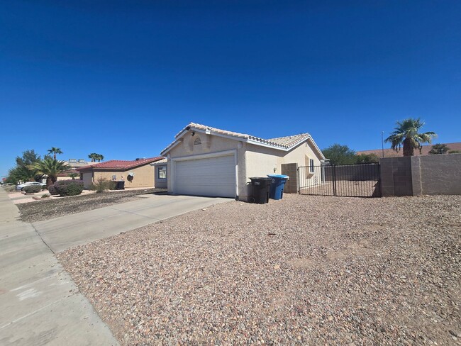 Building Photo - Charming 3-Bedroom Single-Story Home in He...