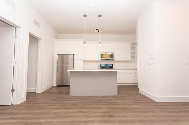 Photo - 91 E 21st St