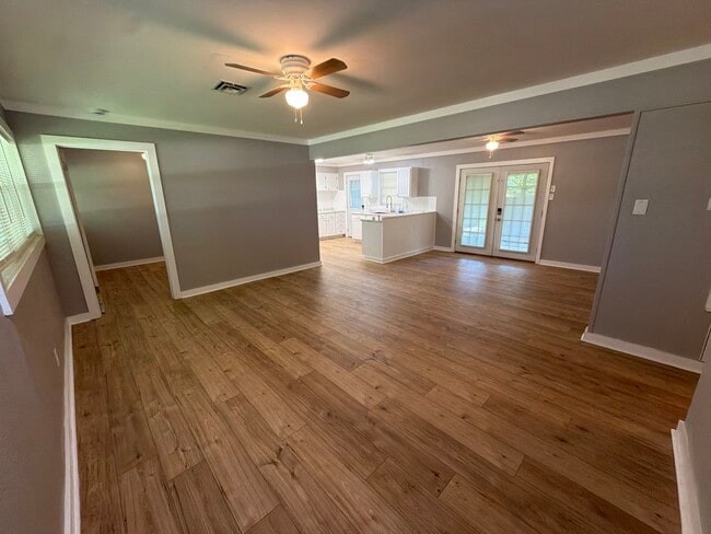 Photo - 1610 Dudley Ln