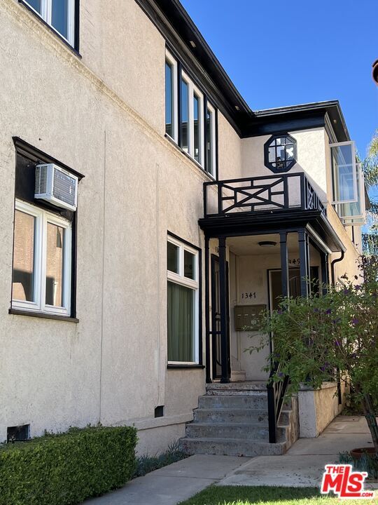 Photo - 1345 Masselin Ave