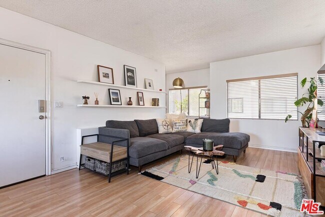 Photo - 5805 Whitsett Ave Unidad 206