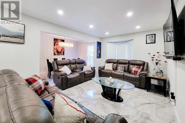 Photo - 2 Royalwood Ct