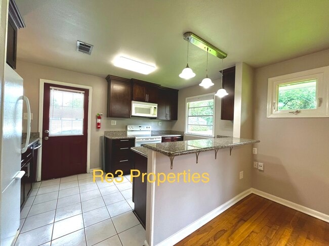 Cocina - 1409 W Church St