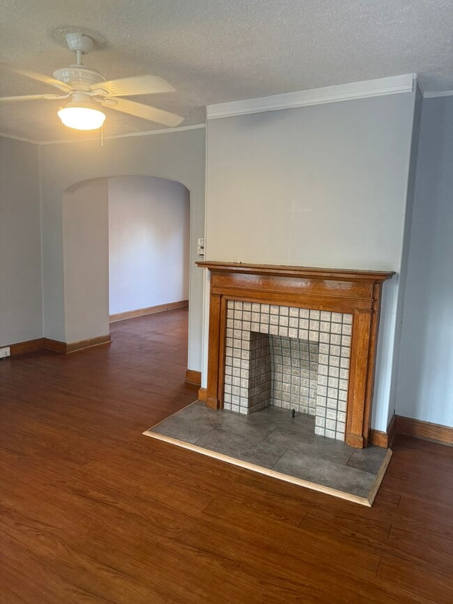 Photo - 806 E Deshler Ave