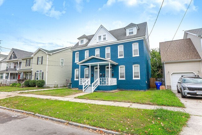 Photo - 422-424 W 30th Street Unidad 424B