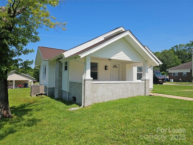 Photo - 1704 16th St NE Casa