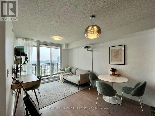 Photo - 800 Lawrence Ave W Unit 915