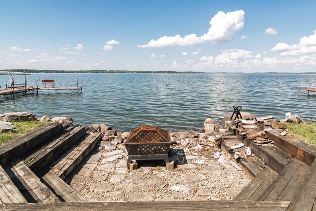 Building Photo - 5030 Lake Mendota Dr Rental