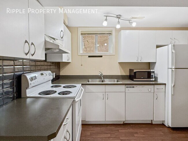 Photo - Modern 2 Beds, 1 Baths Basement/Lower | No...