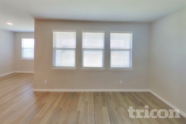 Photo - 235 Jenkinson Dr