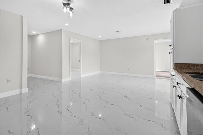 Photo - 6747 Deer Pond Ln