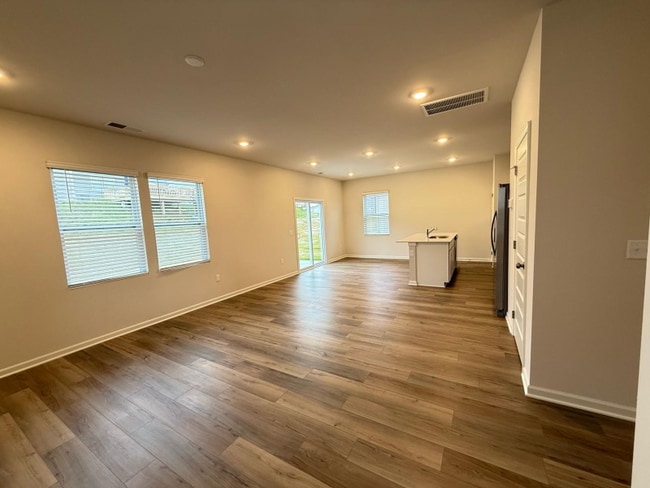 Photo - 600 Lyness Dr