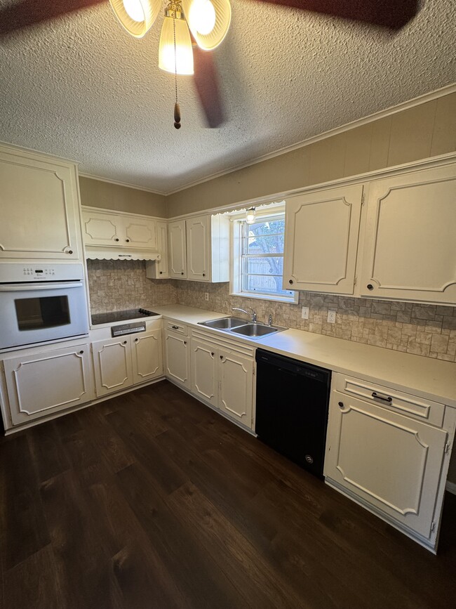 Photo - 8101 Karen Dr