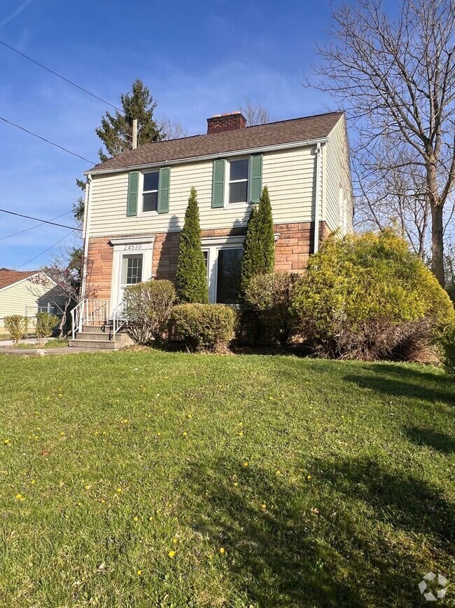 Building Photo - 3 Bed, 1 Bath – 1,234 Sq Ft Rental