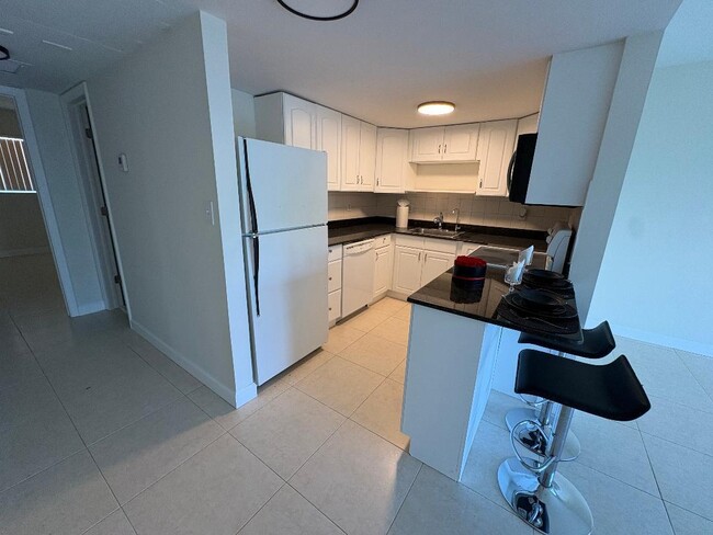 Building Photo - 505 NE 20th Ave Unit 118