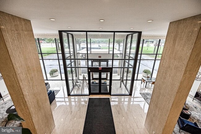 Photo - 1300 Army Navy Dr Unit 425