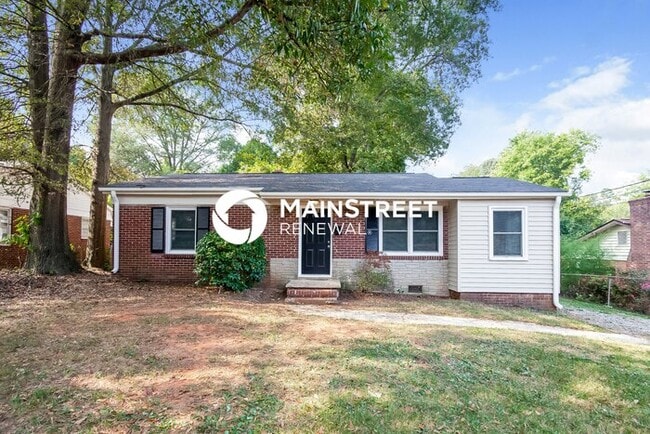 Building Photo - 3 Bedroom Pet-Friendly Home in Charlotte, NC with Main Street Renewal