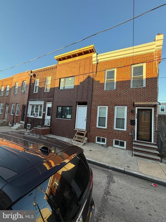 Photo - 2309 Cross St