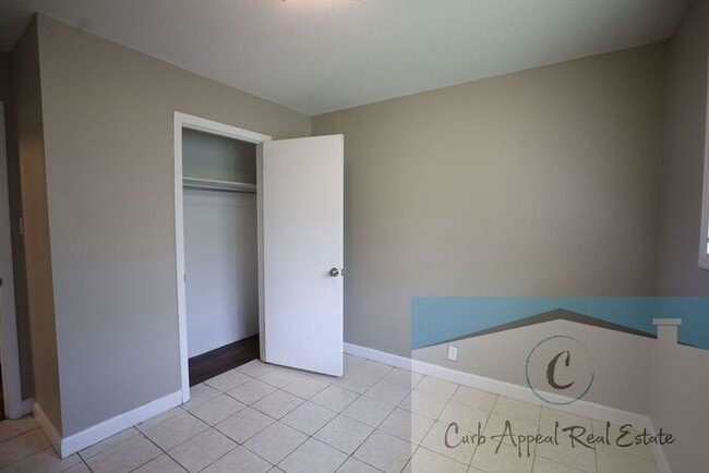 Photo - Move in special $900!! Recently renovated ...