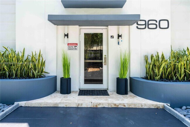 Photo - 960 Jefferson Ave Unidad 204