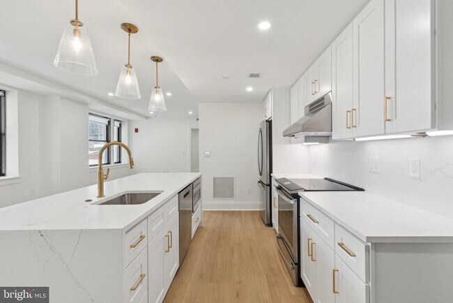 Photo - 135 S 19th St Unidad 406