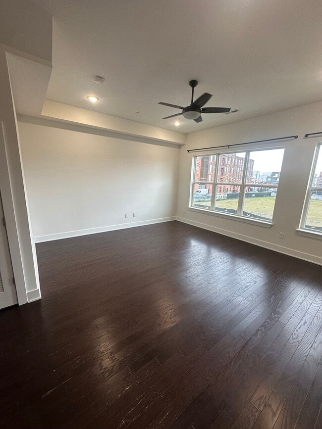 Living Room - 516 W Montgomery Ave Unit 3