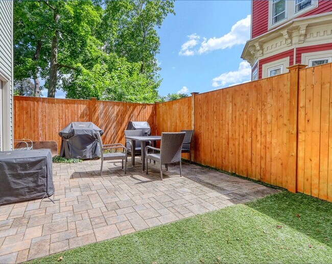 Photo - 14 Holton St Unit 1