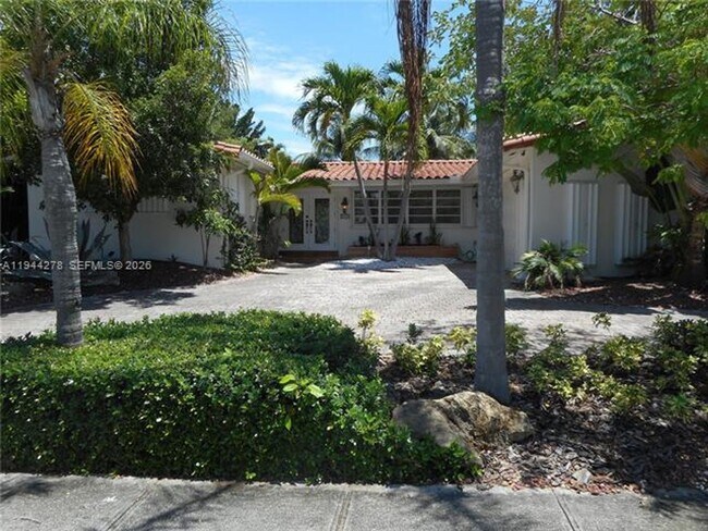 Photo - 2325 Magnolia Dr