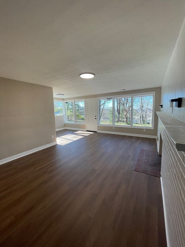 Building Photo - Single-Family Home