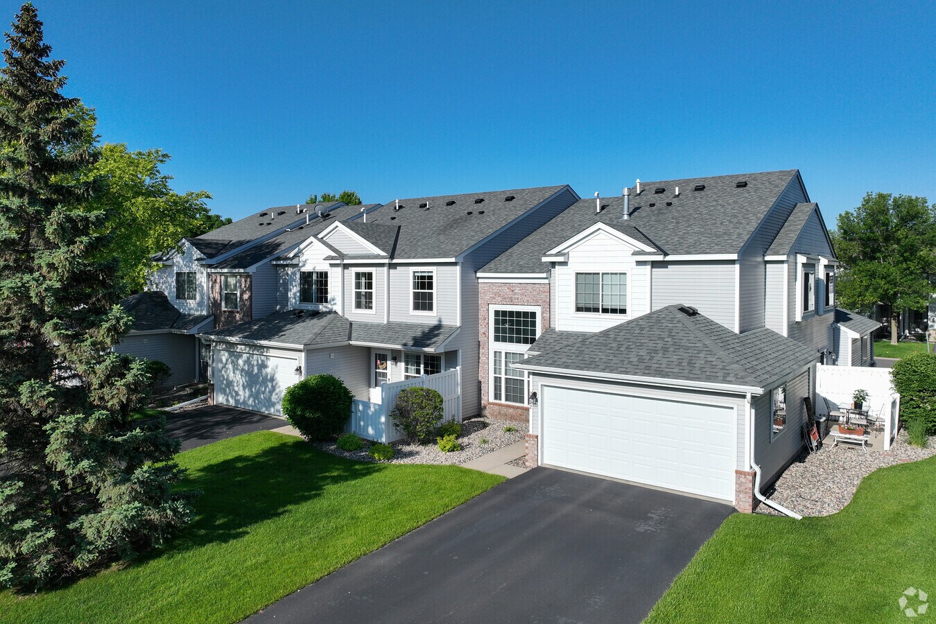Pioneer Pointe Townhomes - Pioneer Pointe Townhomes