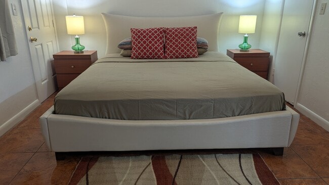 Building Photo - 20400 NW 7th Ave Unit Cozy 1-bedroom Miami