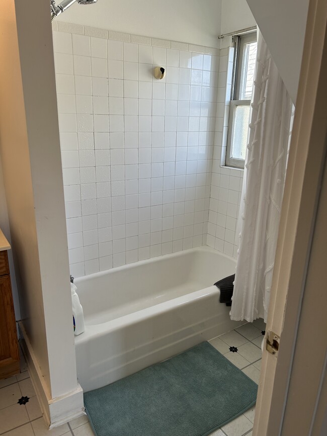 Photo - 2766 S Logan Ave Unidad Upper