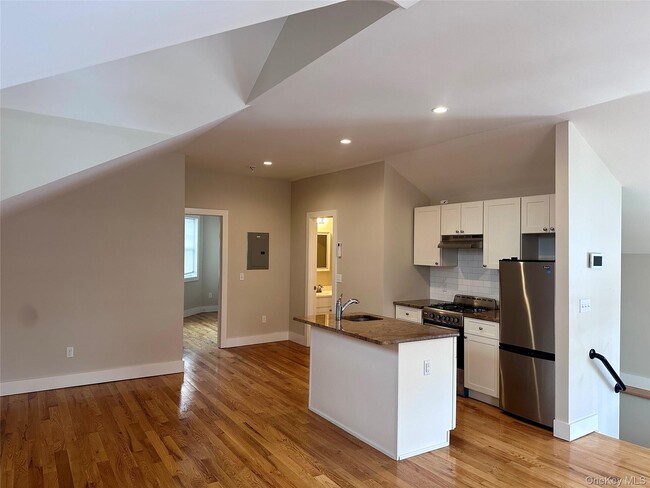 Photo - 12 Main St Unit Apt (3F)