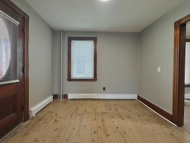 Photo - 104 Brook St