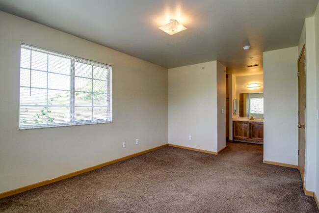 Photo - 2156 Raspberry Ct SE Unit 2156-N